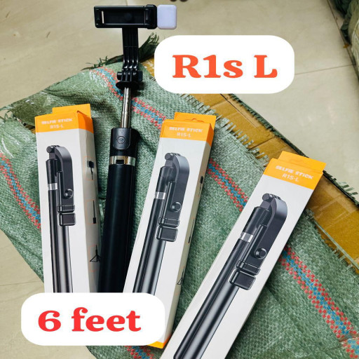 R1SL Selfie 6 feet